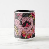 Motten auf rosa Hydrangea Tasse (Zentrum)