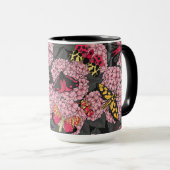 Motten auf rosa Hydrangea Tasse (VorderseiteRechts)