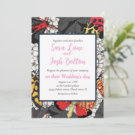 Motten auf weißem Hydrangea Einladung (Stehend Vorderseite)