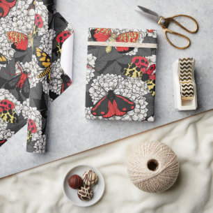 Motten auf weißem Hydrangea Geschenkpapier