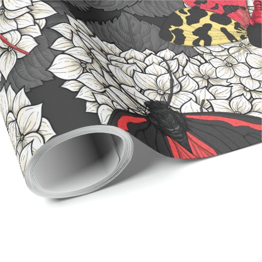 Motten auf weißem Hydrangea Geschenkpapier (Rolleneckpunkt)