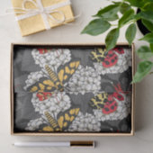 Motten auf weißem Hydrangea Seidenpapier (Geschenk)