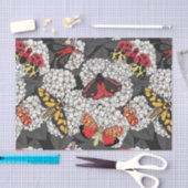 Motten auf weißem Hydrangea Seidenpapier (Handwerk)