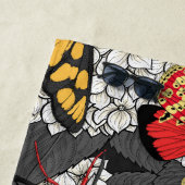 Motten auf weißem Hydrangea Strandtuch (Beispiel)