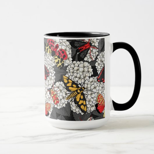 Motten auf weißer Hortensie Tasse (Rechts)