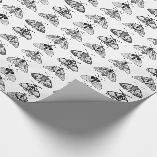 Motten in Grau, Schwarz und Weiß Geschenkpapier (Ecke)