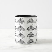 Motten in Grau, Schwarz und Weiß Tasse (Zentrum)