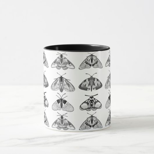 Motten in Grau, Schwarz und Weiß Tasse (Zentrum)