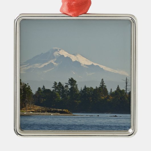 Mount Baker dominiert Landschaft Ornament Aus Metall (Vorne)