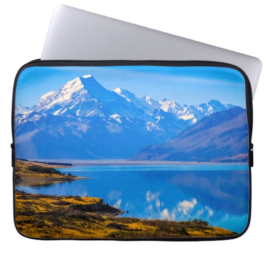 Mount Cook mit Blick auf den Pukaki-See, NZ Laptopschutzhülle (Vorderseite)