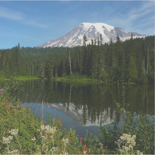 Mount Rainier Lake Reflection with Wildflowers Aufkleber (Vorderseite)