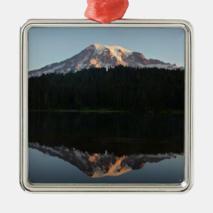 Mount Rainier reflektiert Sonnenaufgang I Ornament Aus Metall