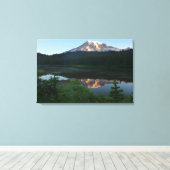 Mount Rainier reflektiert Sonnenaufgang II Leinwanddruck (Insitu (Holzboden))