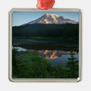Mount Rainier reflektiert Sonnenaufgang II Ornament Aus Metall
