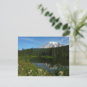 Mount Rainier Seereflektion mit Wildblumen (Stehend Vorderseite)