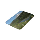 Mount Rainier Seereflektion mit Wildblumen Badematte (Schrägansicht)