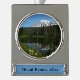 Mount Rainier Seereflektion mit Wildblumen Banner-Ornament Silber