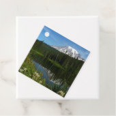 Mount Rainier Seereflektion mit Wildblumen Geschenkanhänger (Beispiel)