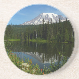 Mount Rainier Seereflektion mit Wildblumen Getränkeuntersetzer