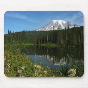 Mount Rainier Seereflektion mit Wildblumen Mousepad