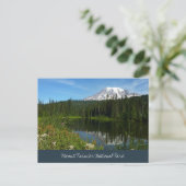Mount Rainier Seereflektion mit Wildblumen Postkarte (Stehend Vorderseite)