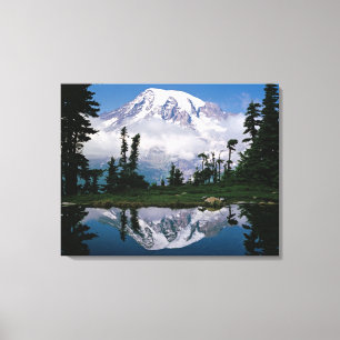 Mount Rainier spiegelt sich in einem Bergsee Leinwanddruck