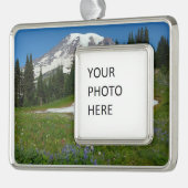 Mount Rainier, Wildblumen und Schnee Rahmen-Ornament Silber (Links)