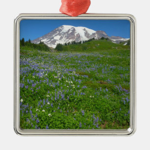 Mount Rainier with Purple Lupins Ornament Aus Metall