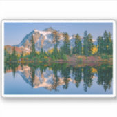Mount Shuksan gespiegelt im Reflection Lake Aufkleber (Vorderseite)