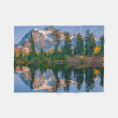 Mount Shuksan gespiegelt im Reflection Lake Fleecedecke (Vorderseite (Horizontal))