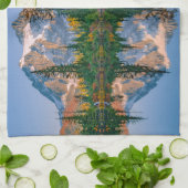 Mount Shuksan gespiegelt im Reflection Lake Geschirrtuch (Gefaltet)