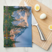 Mount Shuksan gespiegelt im Reflection Lake Geschirrtuch (Viertel Falte)