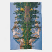 Mount Shuksan gespiegelt im Reflection Lake Geschirrtuch (Vertikal)