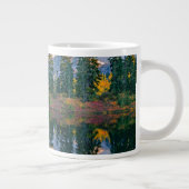 Mount Shuksan gespiegelt im Reflection Lake Jumbo-Tasse (Rechts)