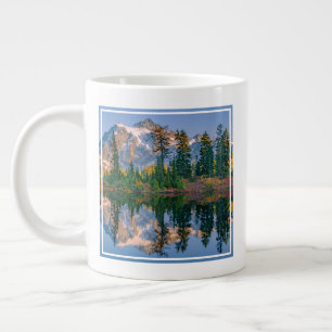 Mount Shuksan gespiegelt im Reflection Lake Jumbo-Tasse