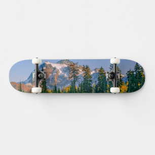 Mount Shuksan gespiegelt im Reflection Lake Skateboard