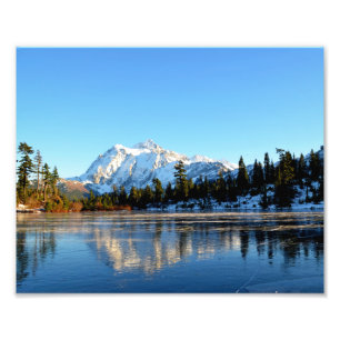 Mount Shuksan mit Picture Lake an einem Wintertag Fotodruck