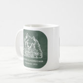 Mountain Adventure fängt Grüne Chalkboard Hochzeit Kaffeetasse (Vorderseite Links)