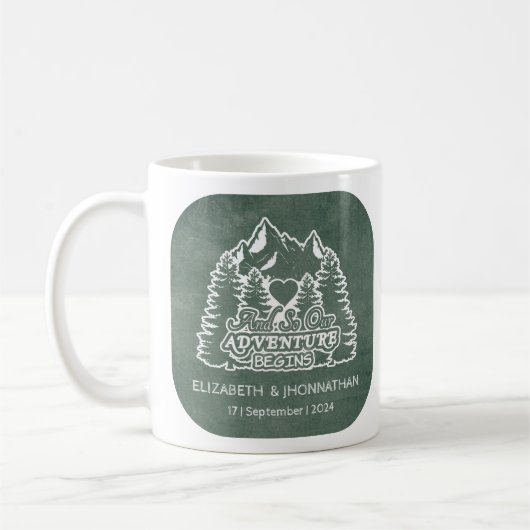 Mountain Adventure fängt Grüne Chalkboard Hochzeit Kaffeetasse (Links)