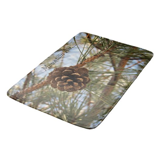 Mountain Air Pine Cone Bath Mat - Groß Badematte (Schrägansicht)