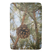 Mountain Air Pine Cone Bath Mat - Groß Badematte (Vorderseite Vertikal)