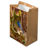 Mountain Bluebird at Arches National Park Mittlere Geschenktüte (Vorderseite Schrägansicht)