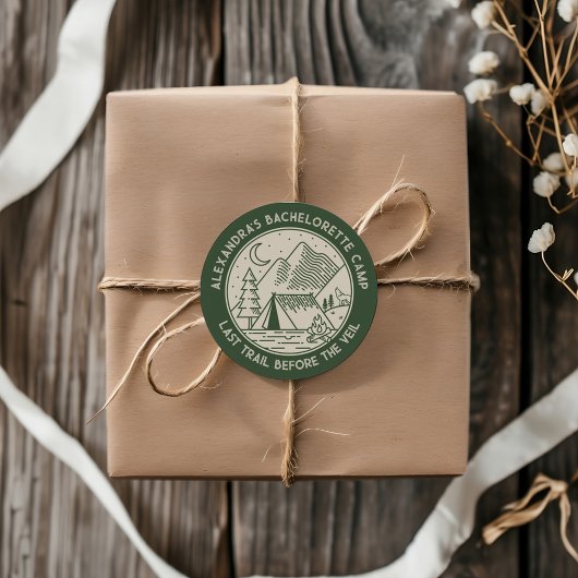 Mountain Camping Weekend Bachelorette Runder Aufkleber