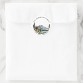 Mountain forest lakeside return address label runder aufkleber (Tasche)