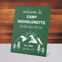 Mountain Green White Camp Bachelorette Willkommen