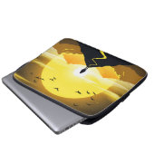 Mountain Peak Silhouette with a winding. Pedestal Laptopschutzhülle (Vorne Knopf)