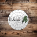 Mountain Pine Cabin Vacation Rental - Dartboard Dartscheibe<br><div class="desc">Halten Sie sich Ihre Zuhause mit Spielen und Spielzeug auf, die Ihre Gäste genießen können. Diese Kollektion ist perfekt für Ferienhäuser und Manager, die nach großartigen Produkten suchen, um ihre Marke zu schaffen und das Erlebnis für Mieter zu verbessern. Passen Sie den Namen Ihrer Ferienwohnung an und es ist die...</div>