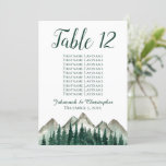 Mountain & Pine Table Seekarte Groß<br><div class="desc">Diese wunderschönen Tischnummern machen es Ihren Gästen leicht, ihren Platz an Ihrem Hochzeitsempfang zu finden. Sie zeichnen sich durch ein schlichtes und dennoch elegantes Design aus, das durch eine Schriftzeichenschrift und eine Aquarellmauer mit Kiefernbäumen im Vordergrund besticht. Die Karte enthält eine Sitzkarte mit 10 Namen. Es gibt auch Platz für...</div>