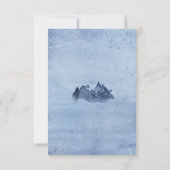 Mountain Pine Trees Light Blue Winter Wedding RSVP Karte (Rückseite)