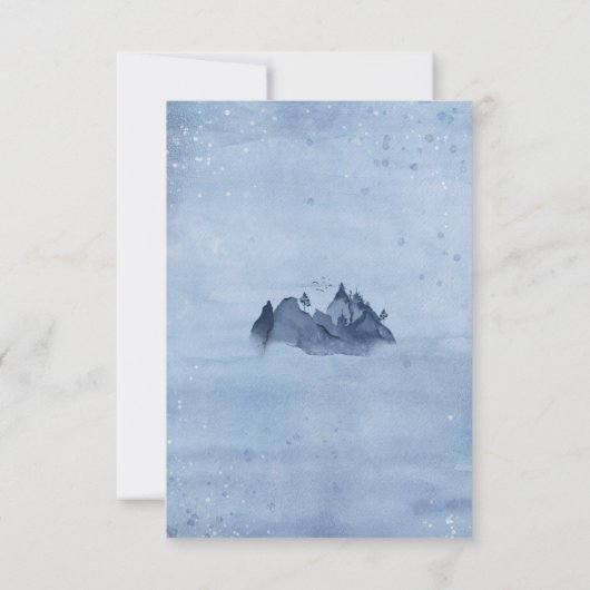 Mountain Pine Trees Light Blue Winter Wedding RSVP Karte (Rückseite)